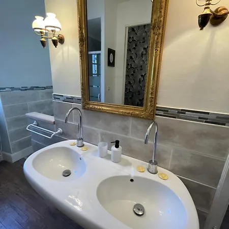 Domaine La Belle Histoire - Cote Jardin Guest house *