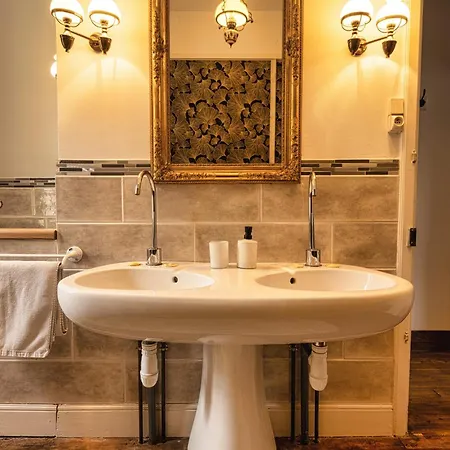 Domaine La Belle Histoire - Cote Jardin Pensjonat 3*